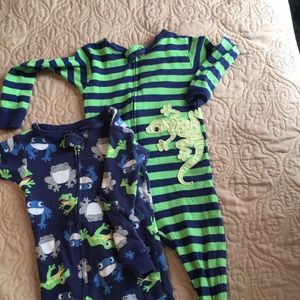 2 pair of Carters 2T footie PJs.